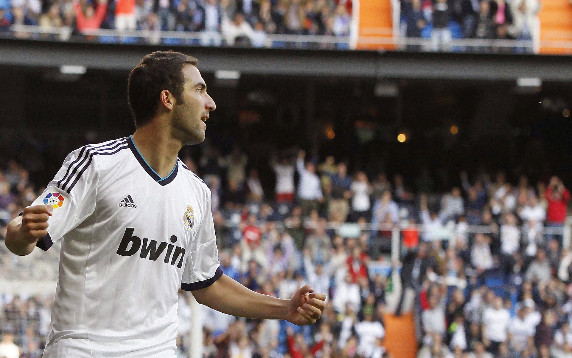 “费尔南多·比亚尔巴的球场统治力,阿根廷美洲狮队的进攻核心”